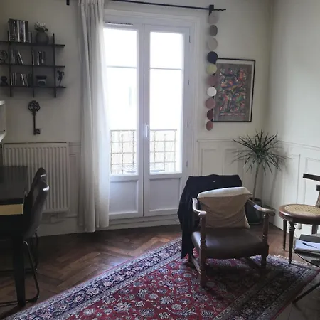 2 In The Quartier Charonne شقة